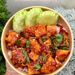 ไก่กรอบผัดกระเพรา