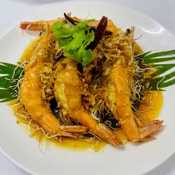 กุ้งราดซอสมะขาม Shrimp with tamarind sauce