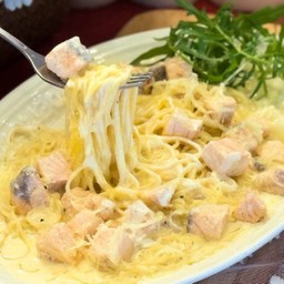 ครีมมี่ แซลมอน สปาเก็ตตี้