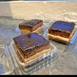 Opera Cake(coffee caramel)