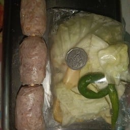 ไส้กรอกอีสานหมู(เปรี้ยว) + ผักพริกขิง