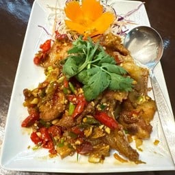 สามชั้นคั่วพริกเกลือ