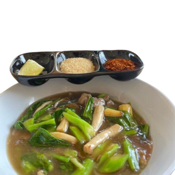 เส้นใหญ่ราดหน้าหมู