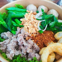 ก๋วยเตี๋ยวเส้นเล็ก แซ่บแห้ง รสเด็ด