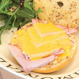 เบเกิล แฮม แอนด์ ชีส