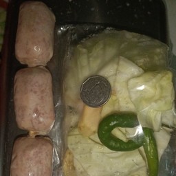 ไส้กรอกอีสานหมู(ไม่เปรี้ยว) + ผักพริกขิง