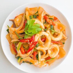 ปลาหมึกผักผงกระหรี่ Stir-fried Squid With curry powder