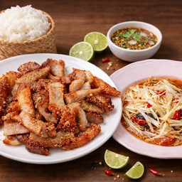 หมูย่าง น้ำจิ้มแจ่ว + ส้มตำ + ข้าวเหนียว