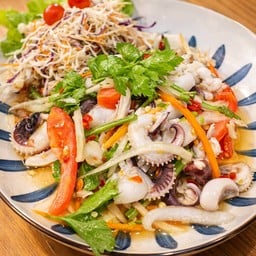ยำหนวดหมึก Spicy Squid tentacles salad