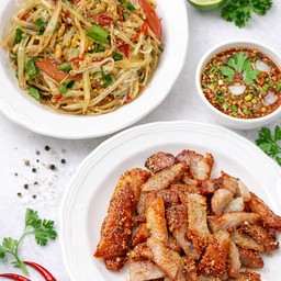 หมูย่าง น้ำจิ้มแจ่ว + ส้มตำคุณหญิง