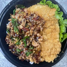 กระเพราไก่กรอบ