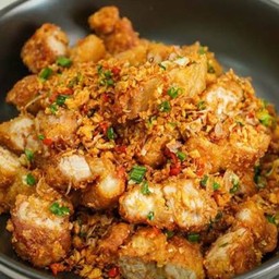 ข้าวสามชั้นทอด ครัวพริกเกลือ