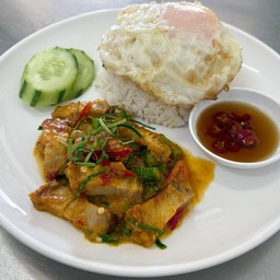 ข้าวเครื่องแกงหมูกรอบ ⭐️