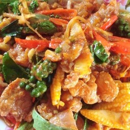 ผัดเผ็ดจรเข้