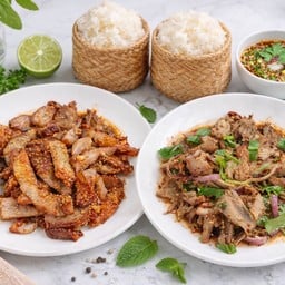 หมูย่าง น้ำจิ้มแจ่ว + ข้าวเหนียว 2 + น้ำตกหมู