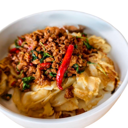 เส้นใหญ่ผัดกะเพราหมูสับ