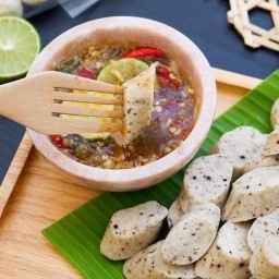 หมูยออุบลแท้ นึ่งน้ำจิ้มรสแซ่บบบ