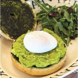 เบเกิล อะโวคาโด เพสโต้ ( Avocado Pesto Bagel )