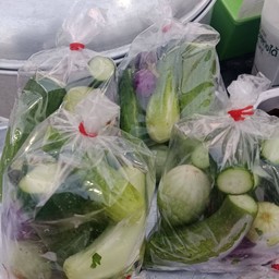 ไก่ย่างหน้าโรงเรียนหาดอมรา