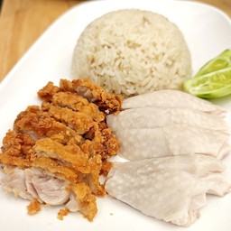 ข้าวมันไก่นุ่มผสมไก่ทอด