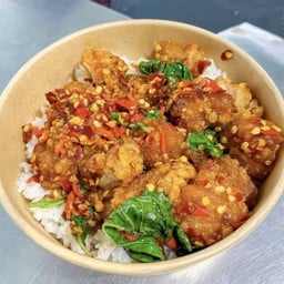 ข้าวราดกะเพราไก่กรอบ