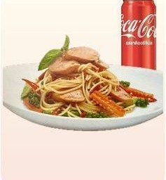 [อร่อยซ่ากับโค้ก] สปาเก็ตตี้ขี้เมาไส้กรอก+โค้กกระป๋อง