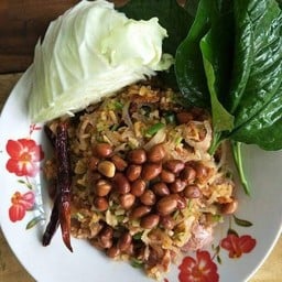 ยำแหนม ข้าวทอด