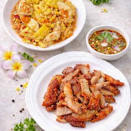 จับคู่ หมูย่าง น้ำจิ้มแจ่ว + ตำไทยข้าวโพด ไข่เค็ม