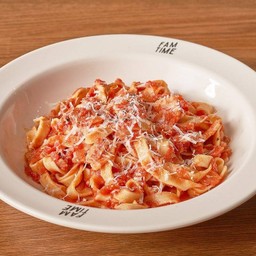 ลิงกวินี่ไส้กรอกอิตาเลียนซอสมะเขือเทศ