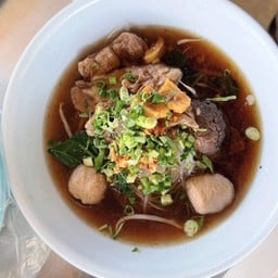 ร้านแม่สาว ก๋วยเตี๋ยวน้ำใสหมู/เนื้อ ถนนต่ำ