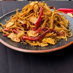 หมูฉีก อบพริกกระเทียม Baked pulled pork with chili and garlic