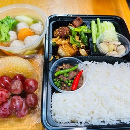 เซ็ตหรอยแรงได้แรงอก (ข้าวน้ำพริกแมงดา+สะตอดอง+หมูคั่วเกลือ+แกงจืดหมูสับ+ผักสด+ผลไม้)