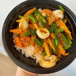 ผลไม้หั่นพร้อมทาน by Sgeejai