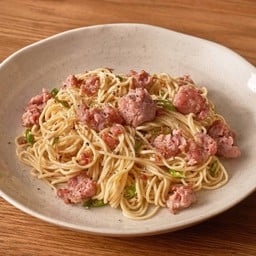 คาเปลลินีไส้กรอกอิตาเลียนผัดพริกแห้ง