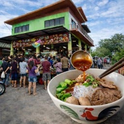 ก๋วยเตี๋ยวเรือต่อคิว