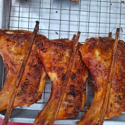 ร้านไก่ย่างส้มตำลาบยโสนวลจันทร์ 1