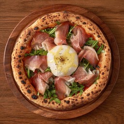 พิซซ่าบูราต้าและแบล็คฟอเรสแฮม