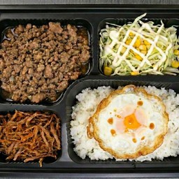 ข้าวหมูสับผัดซอส สูตรคุณหนู (Soy Sauce Pork)