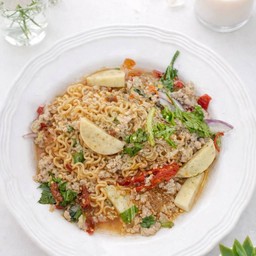 ยำมาม่า + หมูสับ + หมูยอ