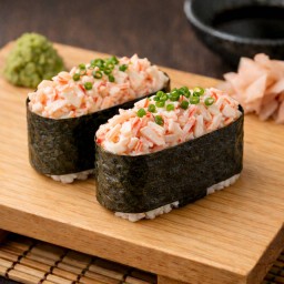 ซูชิหน้าสลัดปูอัด