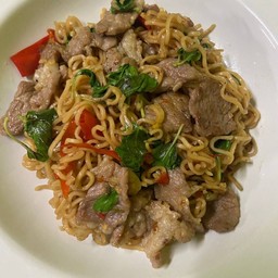 มาม่ากะเพราหมู