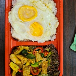 ข้าวราด-ผัดเครื่องแกงเห็ดรวม