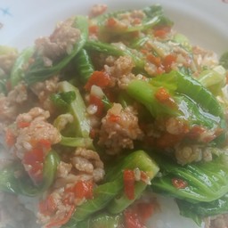 ผัดแขนงหมูสับราดข้าว