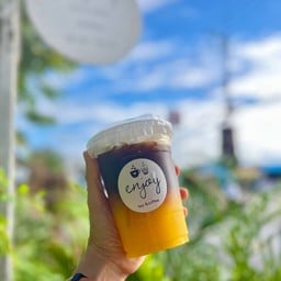 เอ็นจอย หน้าบ้านการกาแฟ