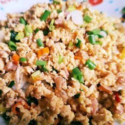 ไข่คั่วแหนมราดข้าว