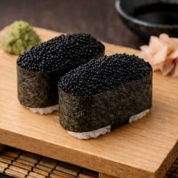 ซูชิหน้าไข่กุ้งดำ