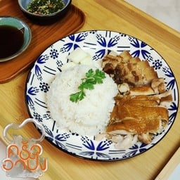 ข้าวหน้าน่องสะโพกไก่+หมู ต้มน้ำปลา (Chicken+Pork on rice)