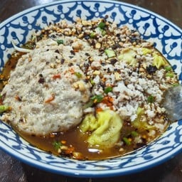 เล็กใหญ่ ก๋วยเตี๋ยวต้มยำโบราณ พิษณุโลก