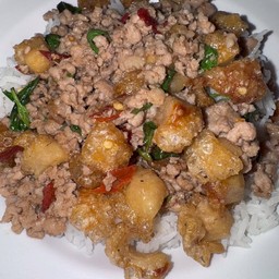 ข้าวกะเพราหมูสับ+กากหมู