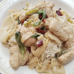 ผัดหน่อไม้ดองใบโหระพา